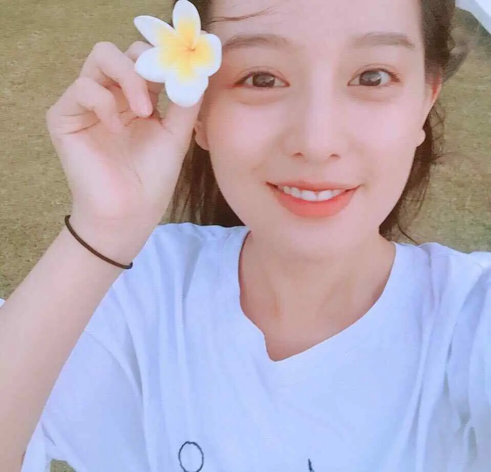 Kim Ji Won - kim-ji-won-hot-8.webp